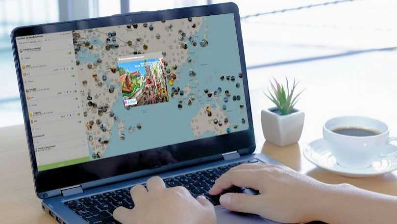 Reise zusammenstellen mit Tripdesigner am Laptop 